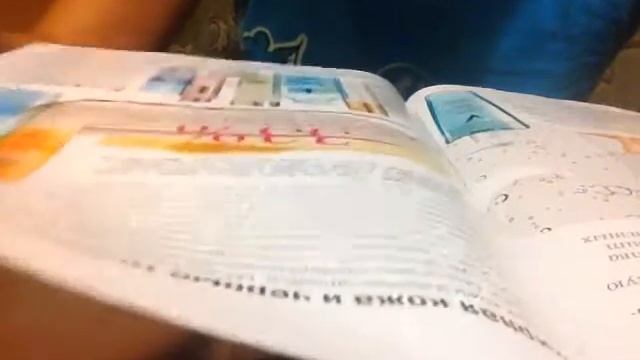 АСМР страницы глянцевого журнала смотреть онлайн