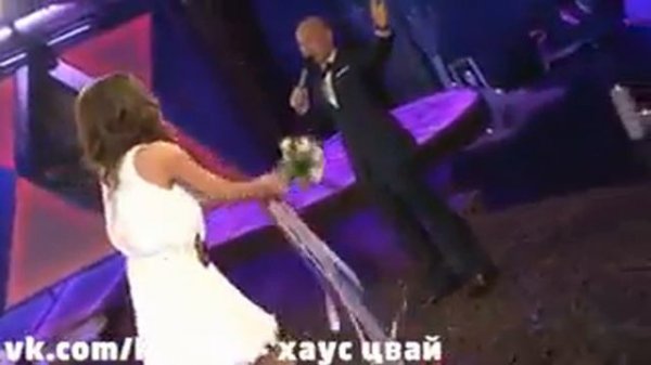 Кто поймал букет невесты на свадьбе Либерж и Жени  Обсуждение на LiveInternet   Российский Сервис О