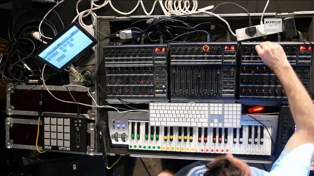 Native Sessions: Play. Patch. Build. - FLESH and Flow Machine performance | Native Instruments смотреть онлайн