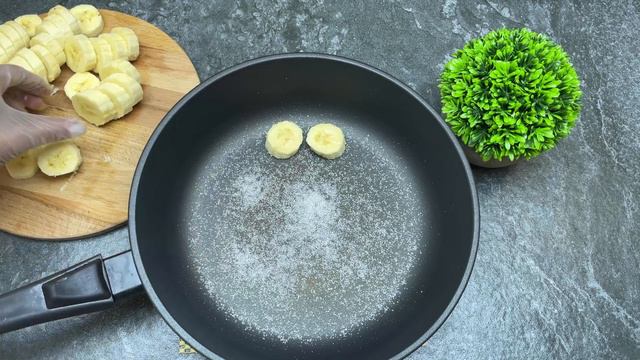 It can be with apples or bananas. Pie with 1 egg. Basil food channel. смотреть онлайн