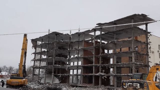 Снос долгостроя около Белого Дома. Самый центр города Коломна - часть 2. смотреть онлайн