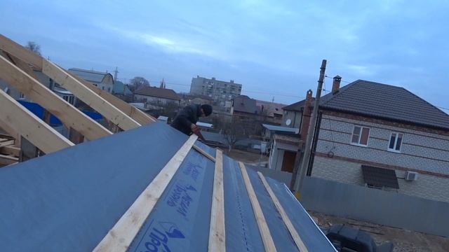 Укрепление стропильной системы вальмовой крыши одноэтажного дома / Обрешетка смотреть онлайн