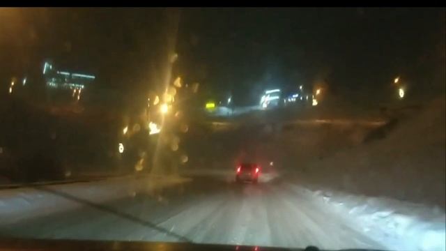 Верхний Ларс 4.03.2023, проезд закрыт, дорогу чистят. Крестовый перевал, Гудаури смотреть онлайн