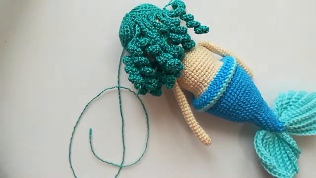 Вязание крючком волос для куклы / How to crochet a hair for a little mermaid doll смотреть онлайн