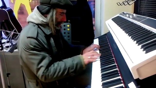Дедуля играет импровизацию джаза ¦ Grandpa plays jazz improvisation смотреть онлайн