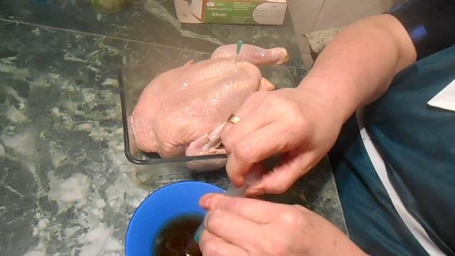 Ароматная курица с пряными травами смотреть онлайн