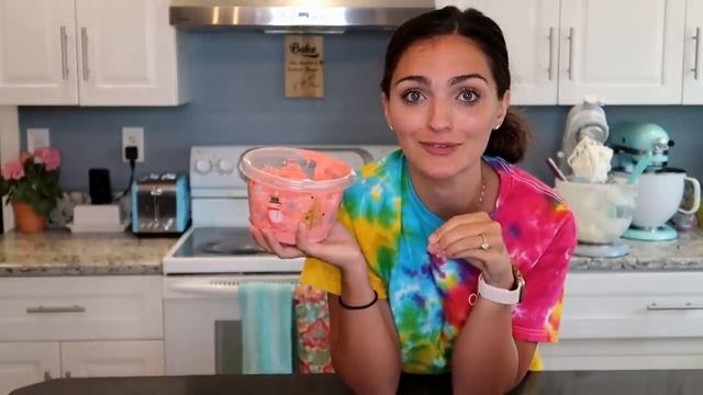 BRIGHT RED ICING HACK! SUPER RED! | Frenchies Bakery смотреть онлайн
