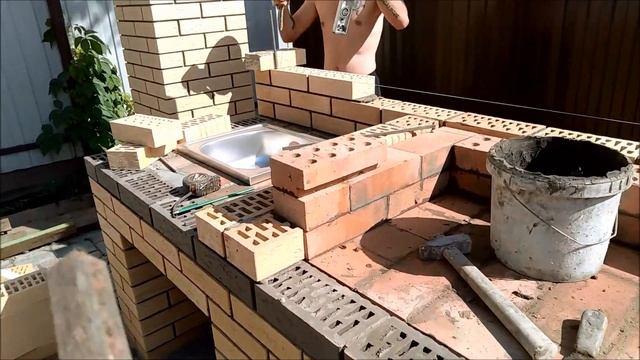 Барбекю, мангал из кирпича с двумя столами, рукомойником, аркой и зубами дракона, подробная порядо смотреть онлайн