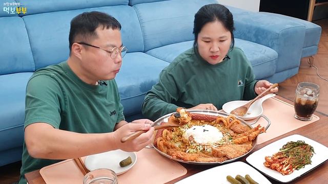아비꼬 메가점보카레 따라 만들기!! 오~느낌 쏴라있네?? 다양한 토핑에 맛도 대박👍How to make jumbo curry from Korean Abiko (restaurant смотреть онлайн