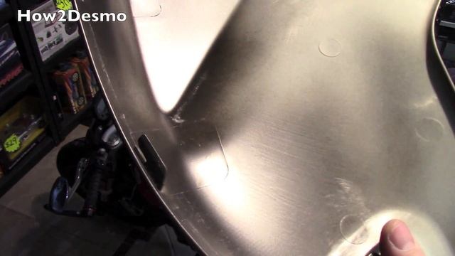 Как снять бак на Ducati Monster 696, 796, 1100. смотреть онлайн