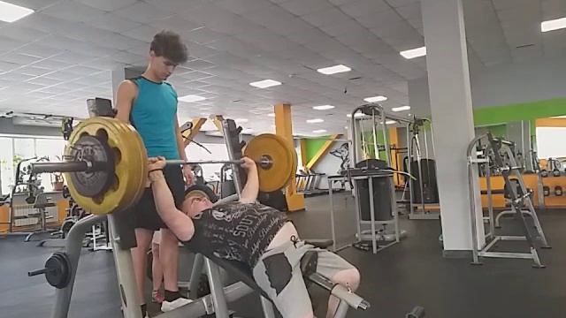 130кг жим штанги лёжа под углом45° смотреть онлайн