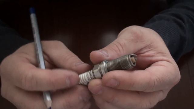 Автомобильная хитрость и реальный эффект ОБРЕЗАНИЯ бокового электрода свечи зажигания смотреть онлайн