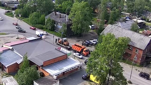 Юный водитель скутера заехал под самосвал в Петрозаводске смотреть онлайн