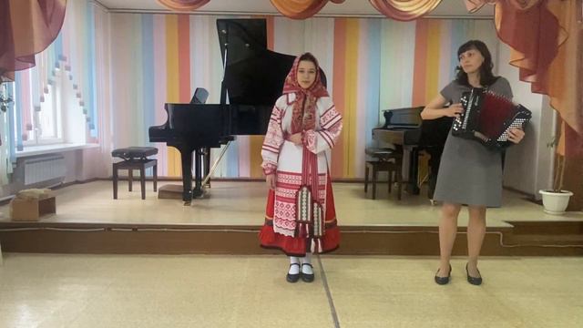 Карина Антипова «Как по ярмарке купчик идёт»,«Жаворонок». смотреть онлайн