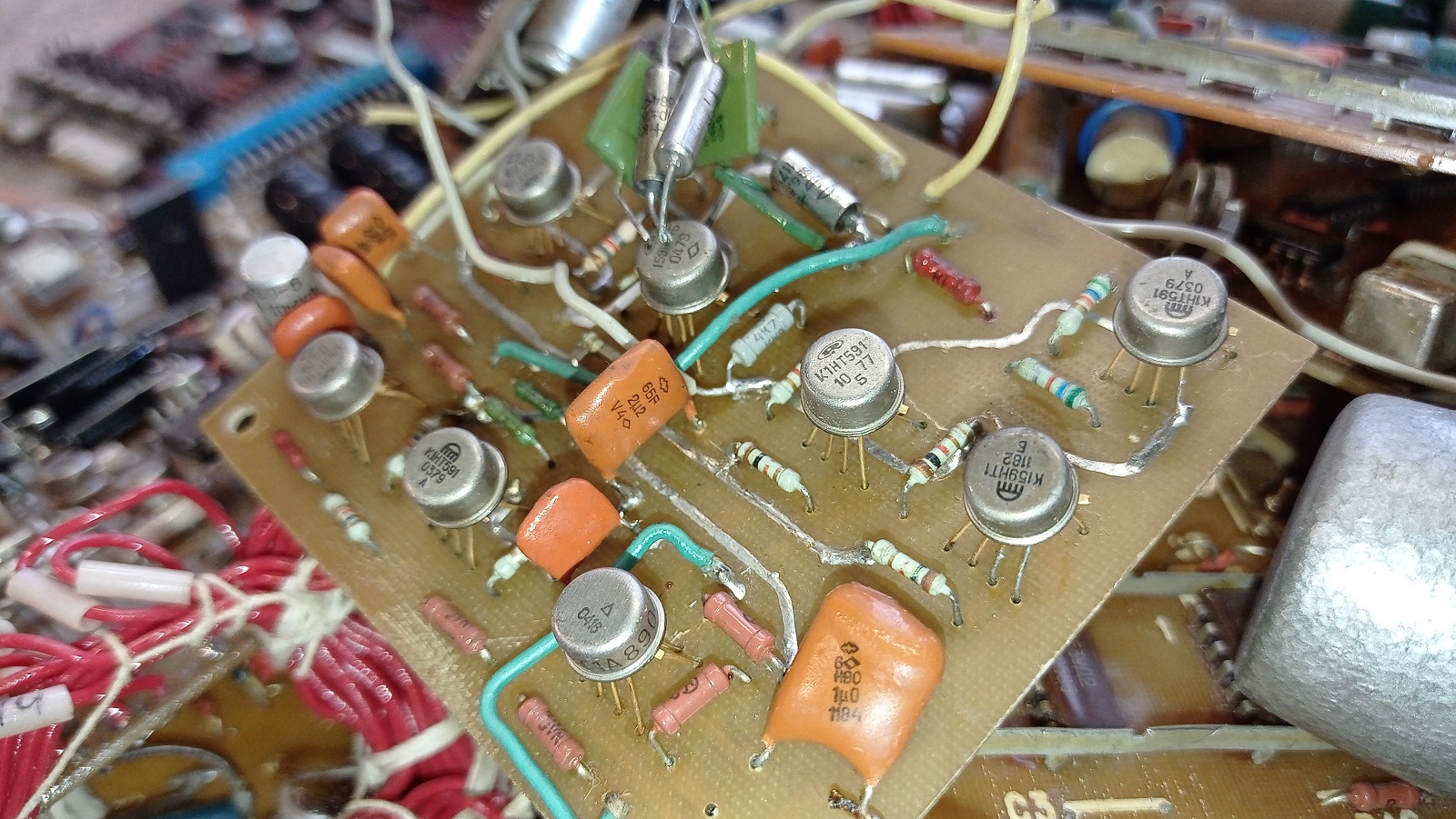 Коробка плат. Палладий, золото, платина, серебро, радиодетали. смотреть онлайн