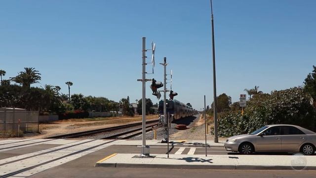 High Speed Surfliner & Coaster Trains In Carlsbad California // June 10th 2021. смотреть онлайн