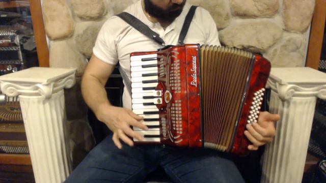 4800 - Red Paolo Soprani Piano Accordion MM 27 32 $999 смотреть онлайн