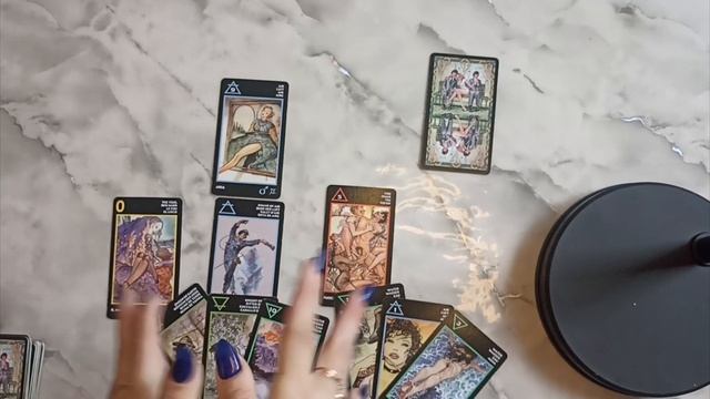 Расклад на 2 варианта. Чувства мужчины и ваша перспектива отношений смотреть онлайн