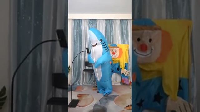 надувной костюм акулы для аниматоров смотреть онлайн