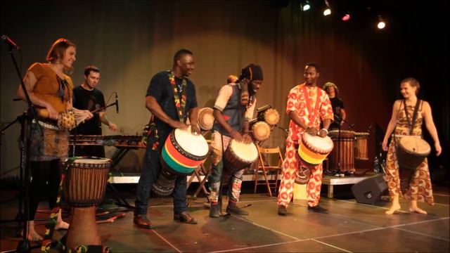 Djembe Guine Fare Moribaya & Around The Rhythm All Stars, Harouna Dembele, Sana Camara, Amadou Fola смотреть онлайн