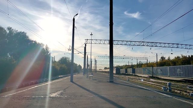 ВЛ80с-980 с грузовым поездом и ВЛ80с-1521, ЭД9М-1015/1016 и три секции ВЛ80с с грузовым поездом смотреть онлайн