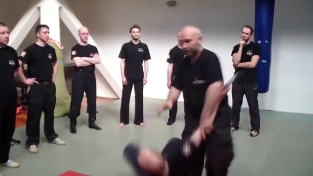 Пляс и Бой, ноги спасают