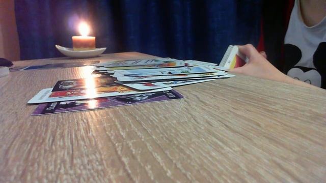 На что стоит обратить ваше внимание? Таро гадание на 3 варианта. смотреть онлайн