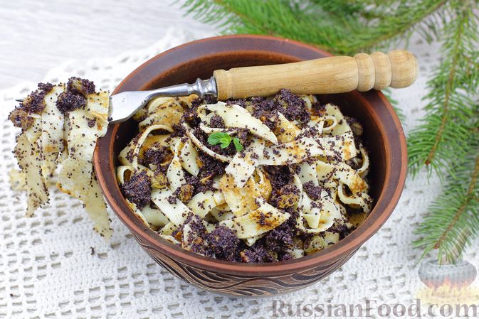 Порадуем новым вкусом кутьи.
БЛИННАЯ КУТЬЯ С МАКОМ, ИЗЮМОМ И ОРЕХАМИ