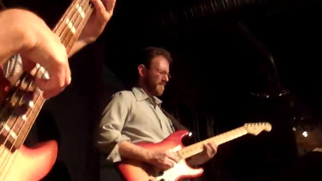 Carter solos on Walking on the Moon Police Cover by Strings Attached смотреть онлайн