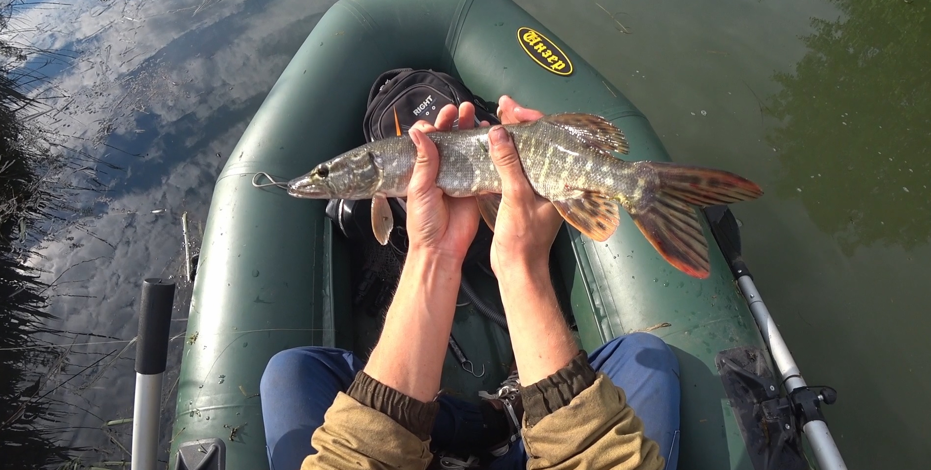 УСТАЛ ТАСКАТЬ ЭТИХ ЩУК! Рыбалка с лодки. Летний жор щуки 2020 смотреть онлайн