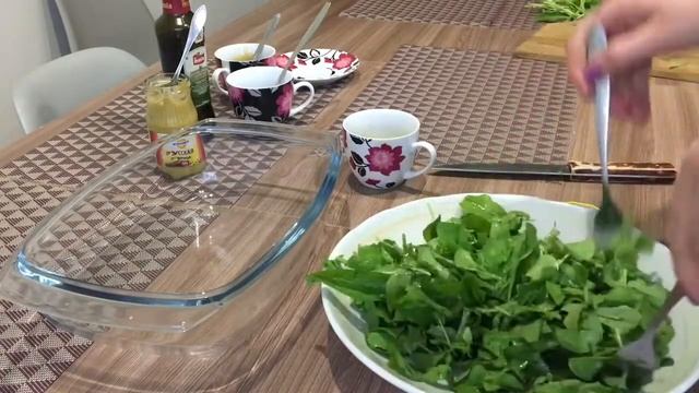 САЛАТ ИЗ РУККОЛЫ С ИЗУМИТЕЛЬНОЙ ЗАПРАВКОЙ! смотреть онлайн