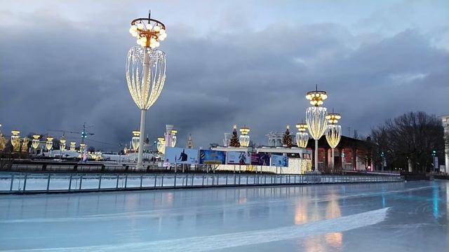 КАТОК НА ВДНХ/ЗИМНИЙ ВЛОГ/ НЕ ПУСТИЛИ НА КАТОК/КРАСИВАЯ МОСКВА/ВДНХ ЗИМОЙ