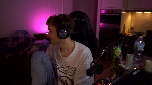 КОРЕШ И АКУЛИЧ ПОЦЕЛОВАЛИСЬ НА СТРИМЕ смотреть онлайн