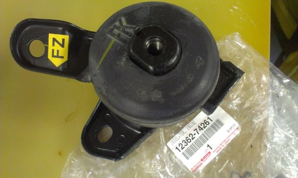 Подушка двигателя Toyota Vista/ Camry '90-'98 (3S-FE, 4S-FE, 2C-T, 3S-GE, 3C-T) 1236274272. смотреть онлайн