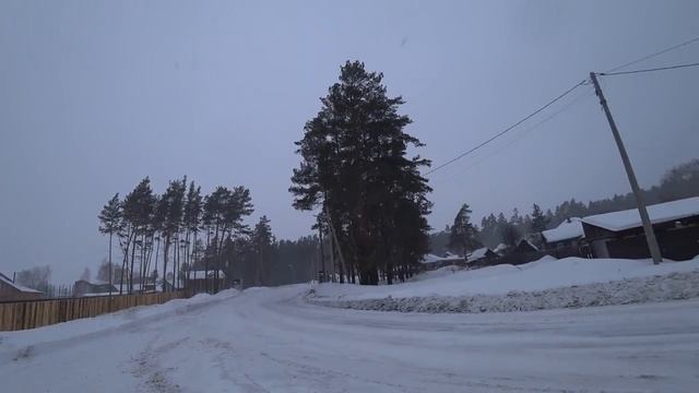 Расширение улиц от снега ,работаю на мини погрузчике с грейдером и шнекоротором МТЗ. смотреть онлайн