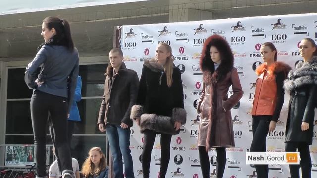 Fashion показ женской одежды возле трц "Солнечный" в Тюмени смотреть онлайн