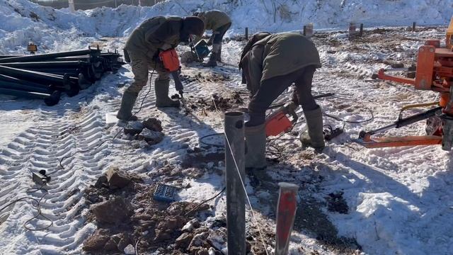 Монтаж фундамента на винтовых сваях спецтехникой компании «СВАИ+»