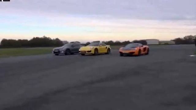 2014 Porsche 911 Turbo Vs Nissan Gtr смотреть онлайн