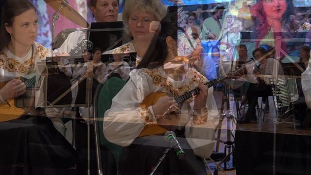 Tchaikovsky - Russian Dance from Swan Lake . Русский танец. Валентина Шапиро и АРНИ ДК МЭИ (Москва) смотреть онлайн