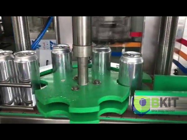 Розлив лимонада в банки