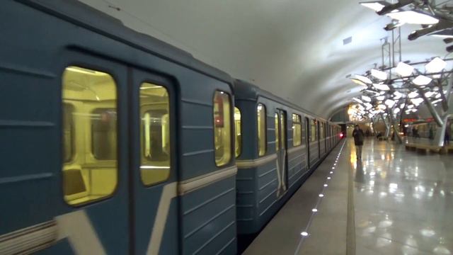 Электропоезд 81-717/714.5М "Номерной" №21 на станции метро Тропарёво смотреть онлайн