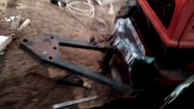 мтз 320 оснащаем креплением отвала.