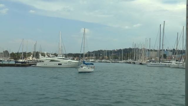 Entering the Marina of Gouvia, Corfu island, Greece смотреть онлайн