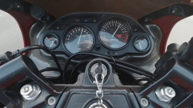 Гонка KAWASAKI ZZR-600 vs SUZUKI SV 650 смотреть онлайн