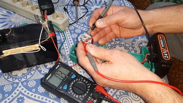 Мини-пила цепная аккумуляторная 24В Romen не включается - ремонт смотреть онлайн