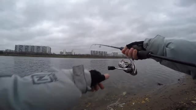Отводной поводок на Москва - Реке. Место Вихрова. Ловля Окуня(Марьино-Братеево) смотреть онлайн