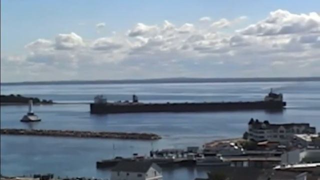 Stewart J Cort - 1000 ft Great Lakes Freighter at Mackinac Island - 08-23-2005 #ship #greatlakes смотреть онлайн