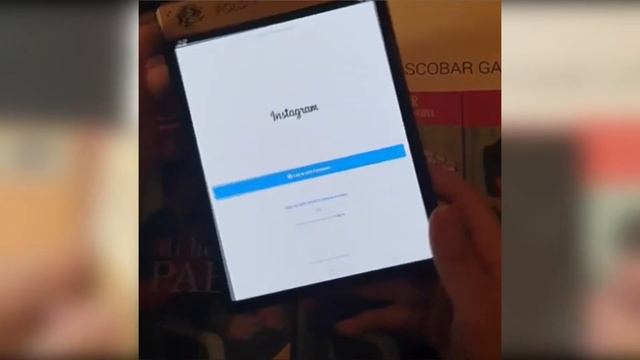Складной Смартфон Пабло Эскобара или попытка заработать. Первый Взгляд на Escobar Fold 1 За $350... смотреть онлайн