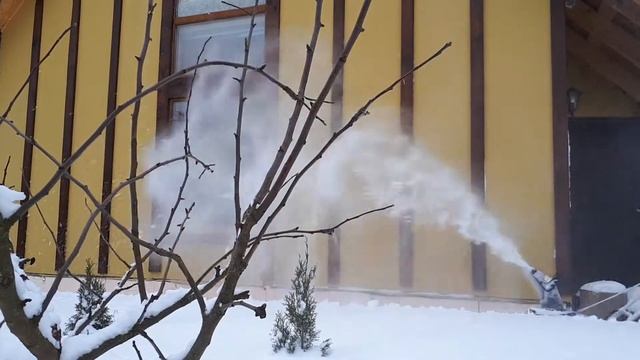 Электрический снегоуборщик LUX 1800 ватт. смотреть онлайн