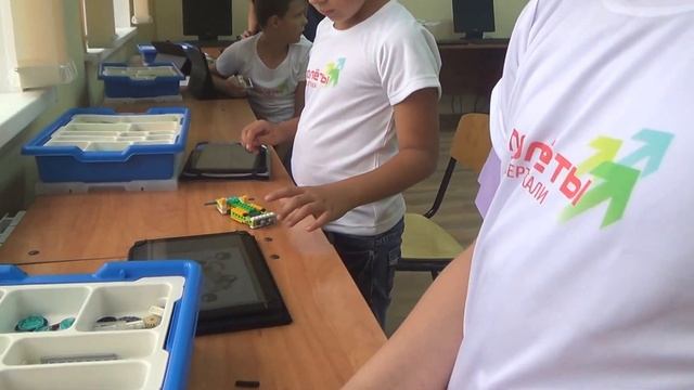 Дети среднего школьного возраста занимаются в кружках ПОЗНАВАТЕЛЬНОЙ РОБОТОТЕХНИКИ смотреть онлайн